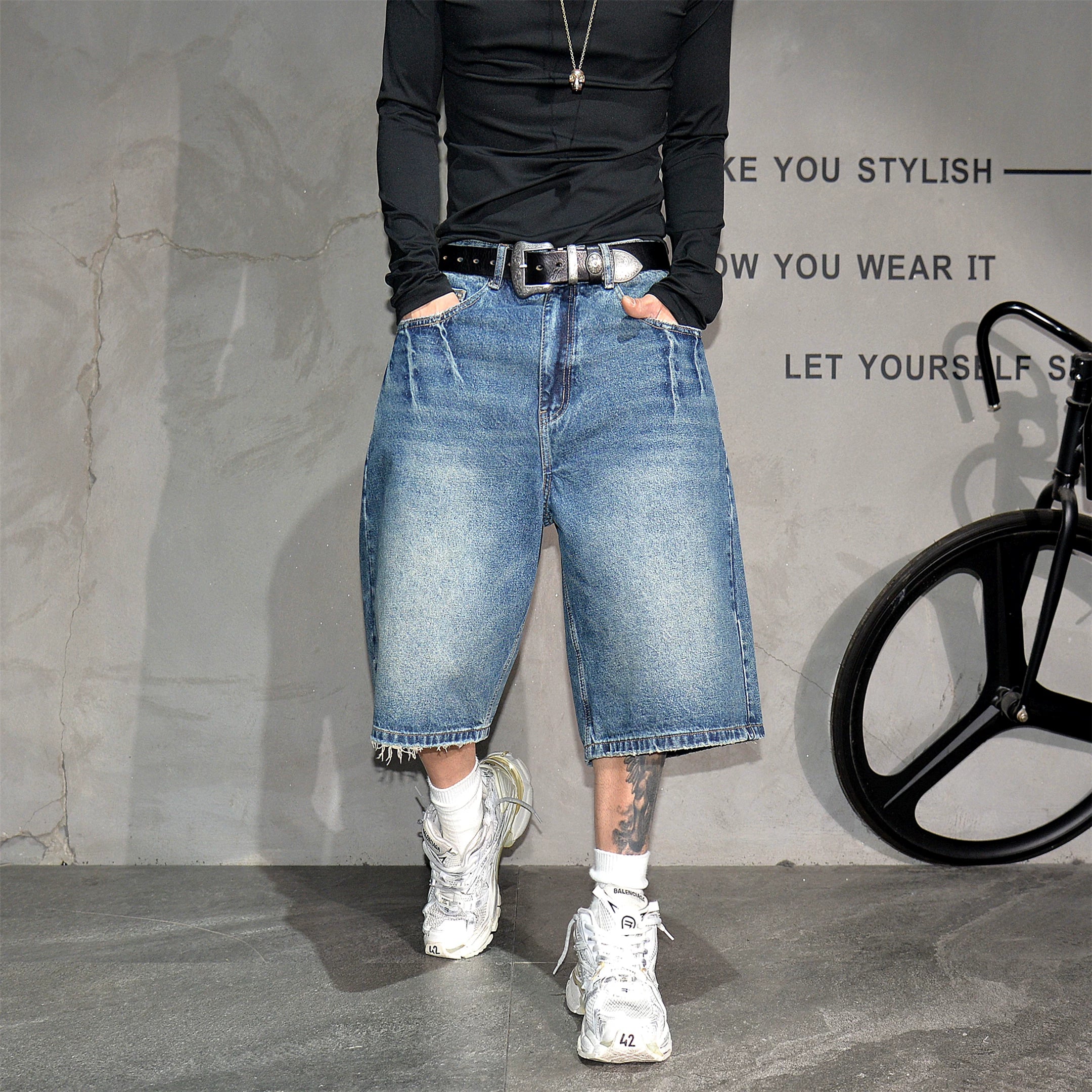 Blue retro washed distressed loose and versatile denim shorts, men's trendy brand wide leg straight leg simple casual six quarter pants