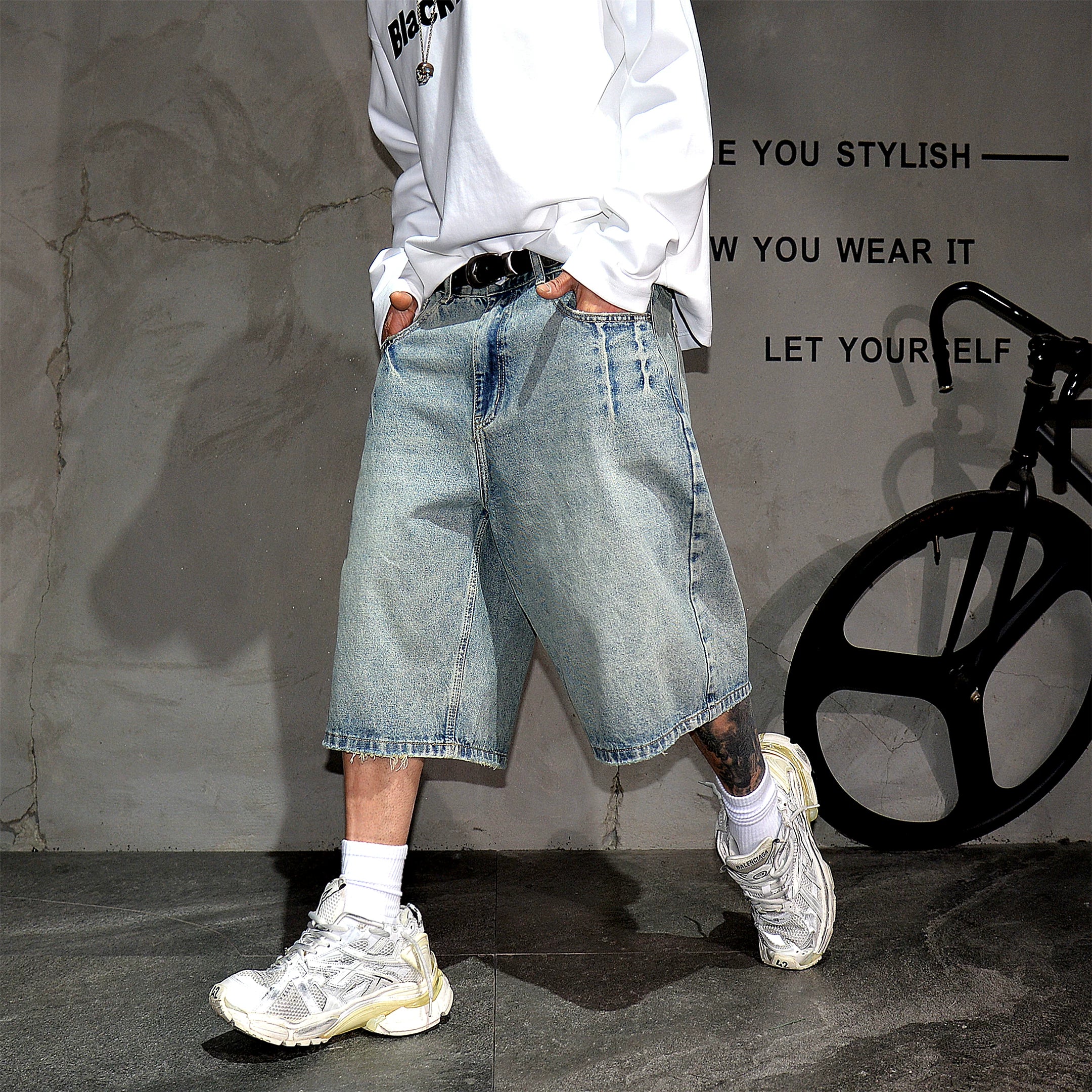 Japanese retro washed vintage light blue denim shorts, men's trendy brand casual loose wide leg straight leg six inch pants, summer
